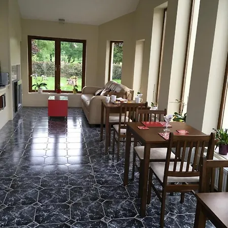לינה וארוחת בוקר Gallan House קיל איירן