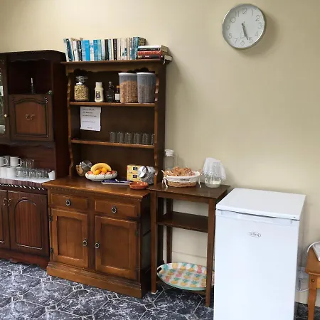 לינה וארוחת בוקר Gallan House *