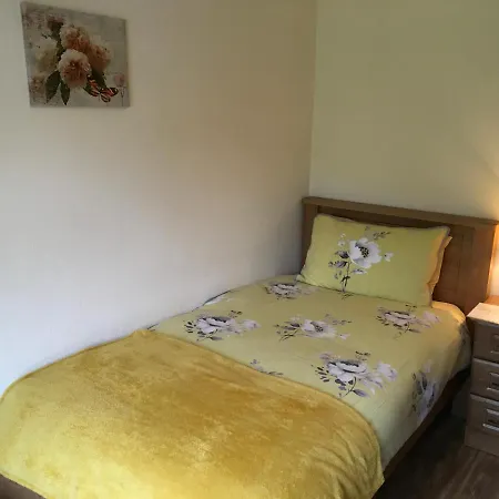 לינה וארוחת בוקר Gallan House